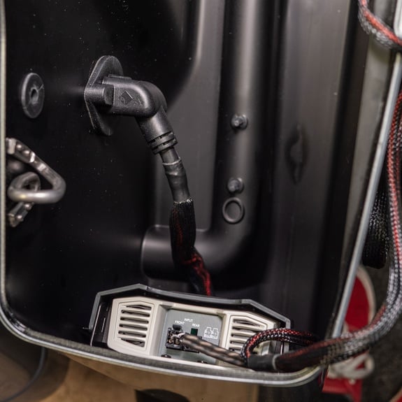 Detail View of Saddlebag Connector and Amplifier